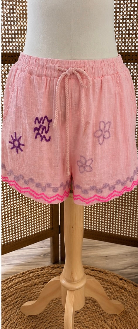 Short brodé rose poudré – Esprit bohème