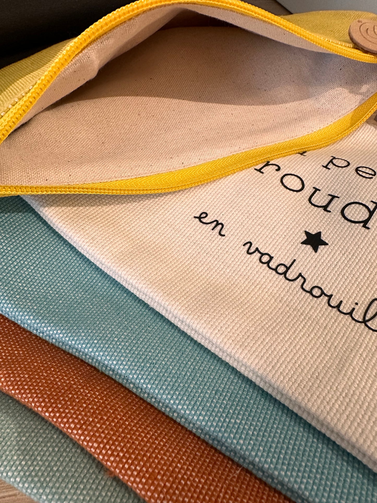 Trousse plate « la petite baroudeuse »