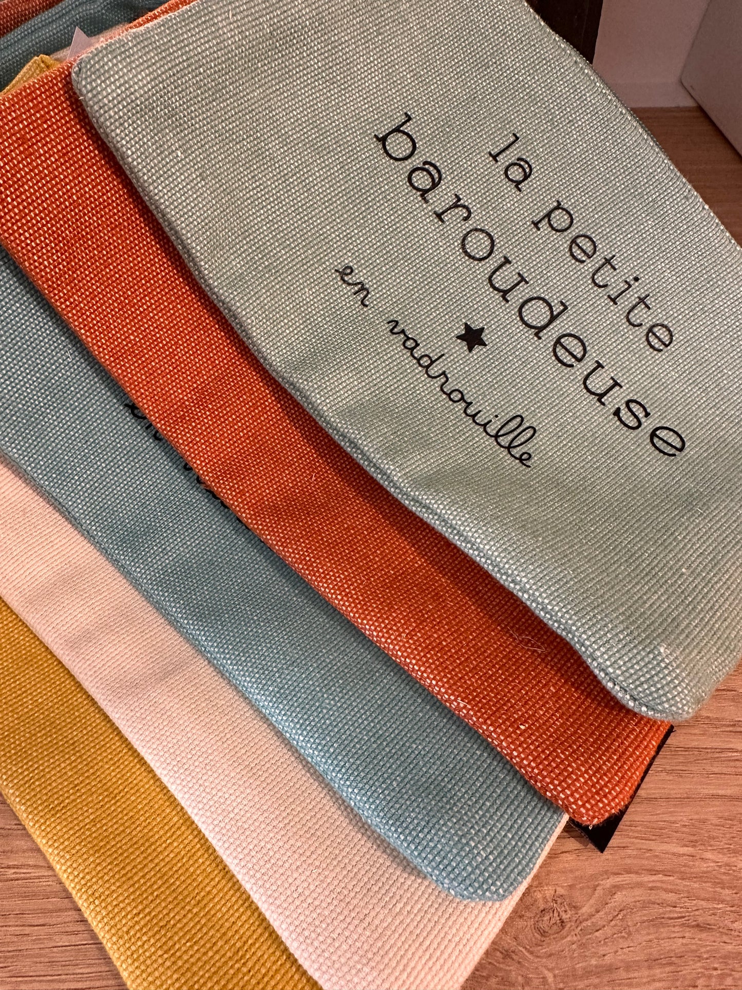 Trousse plate « la petite baroudeuse »