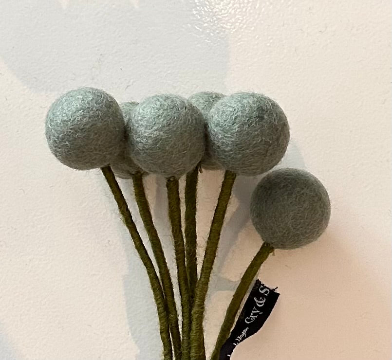 Fleur boule en feutrine