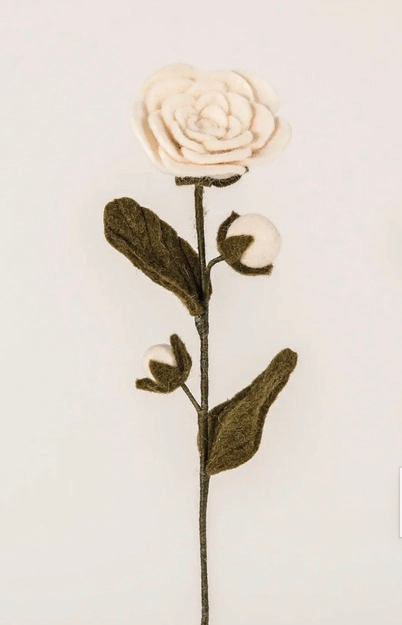 Camélia blanc en laine feutrée