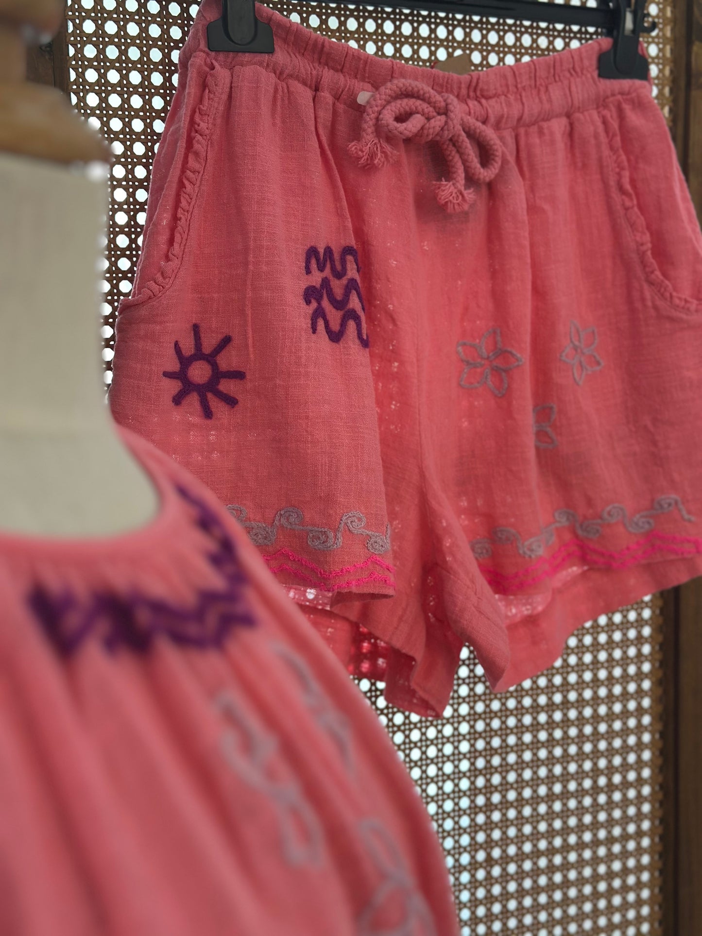 🌸 Short brodé – Corail