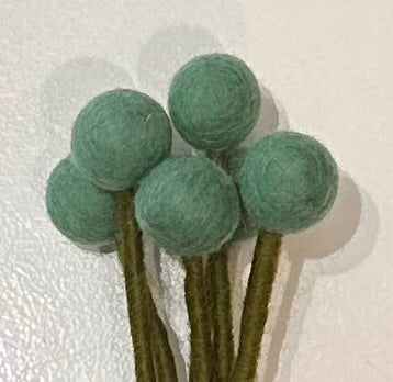 Fleur boule en feutrine