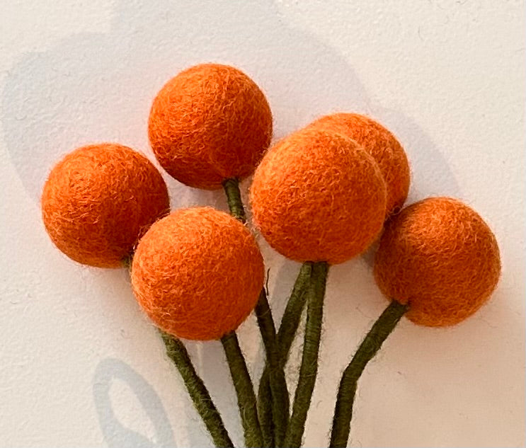 Fleur boule en feutrine