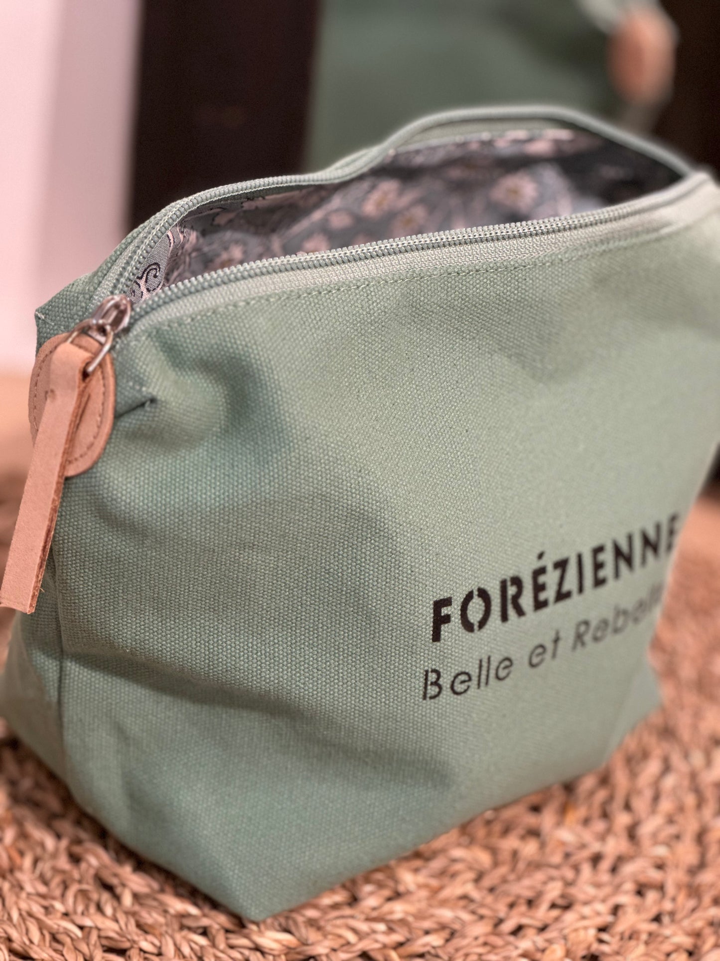 Trousse Suzanne PM «  Forezienne et Rebelle »