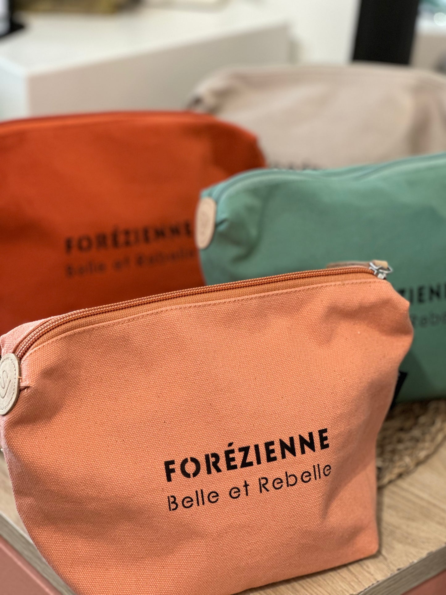 Trousse Suzanne PM «  Forezienne et Rebelle »