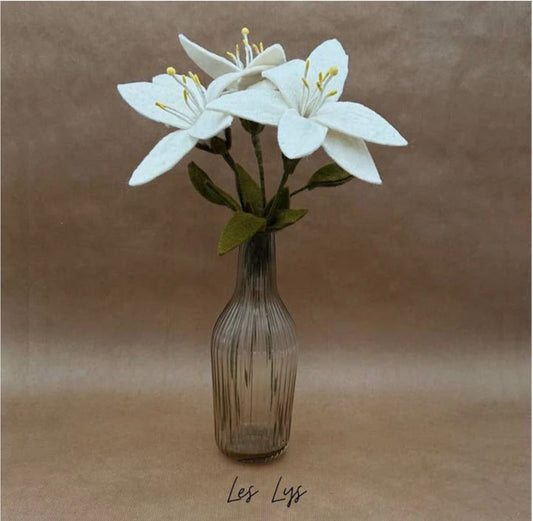 Branche de lys blanc en feutrine