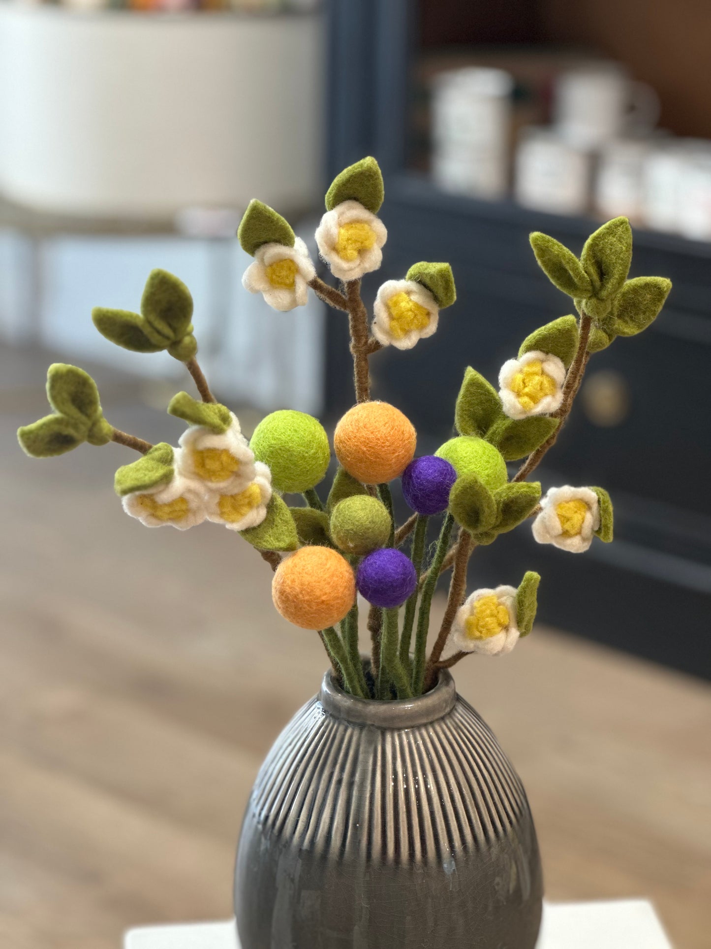 Fleur boule en feutrine