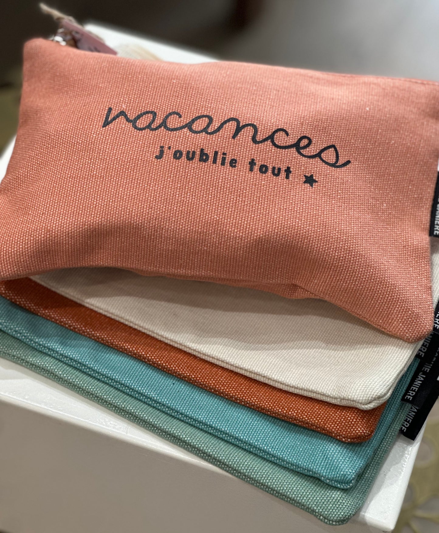 Trousse plate  « Vacances j’oublie tout »