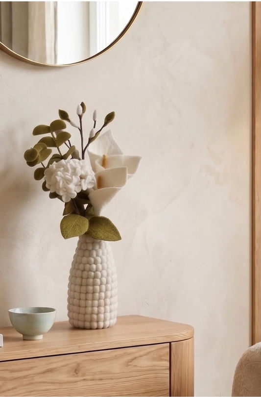 Vase boule décoratif en laine feutrée