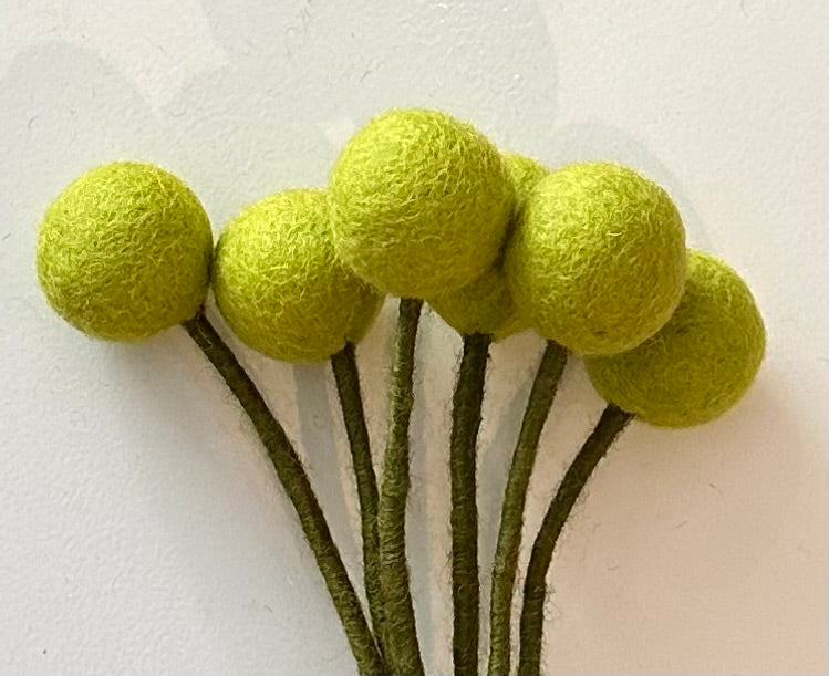 Fleur boule en feutrine