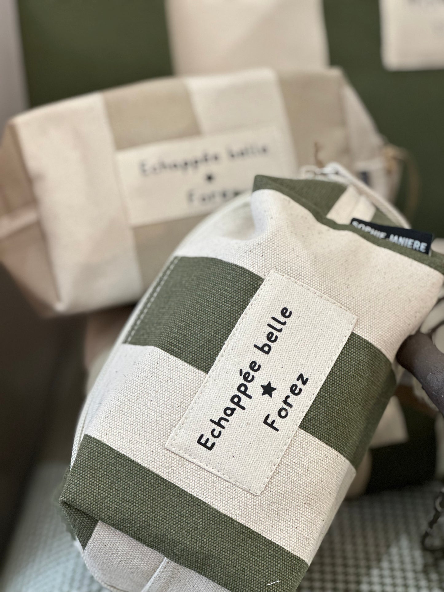 Trousse rayures ( échappée belle , Forez)