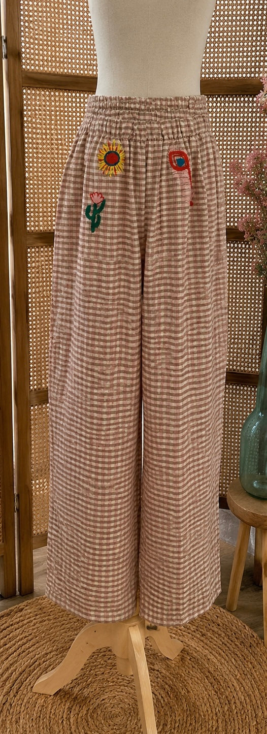 Pantalon à carreaux brodés – Beige, gris & rose