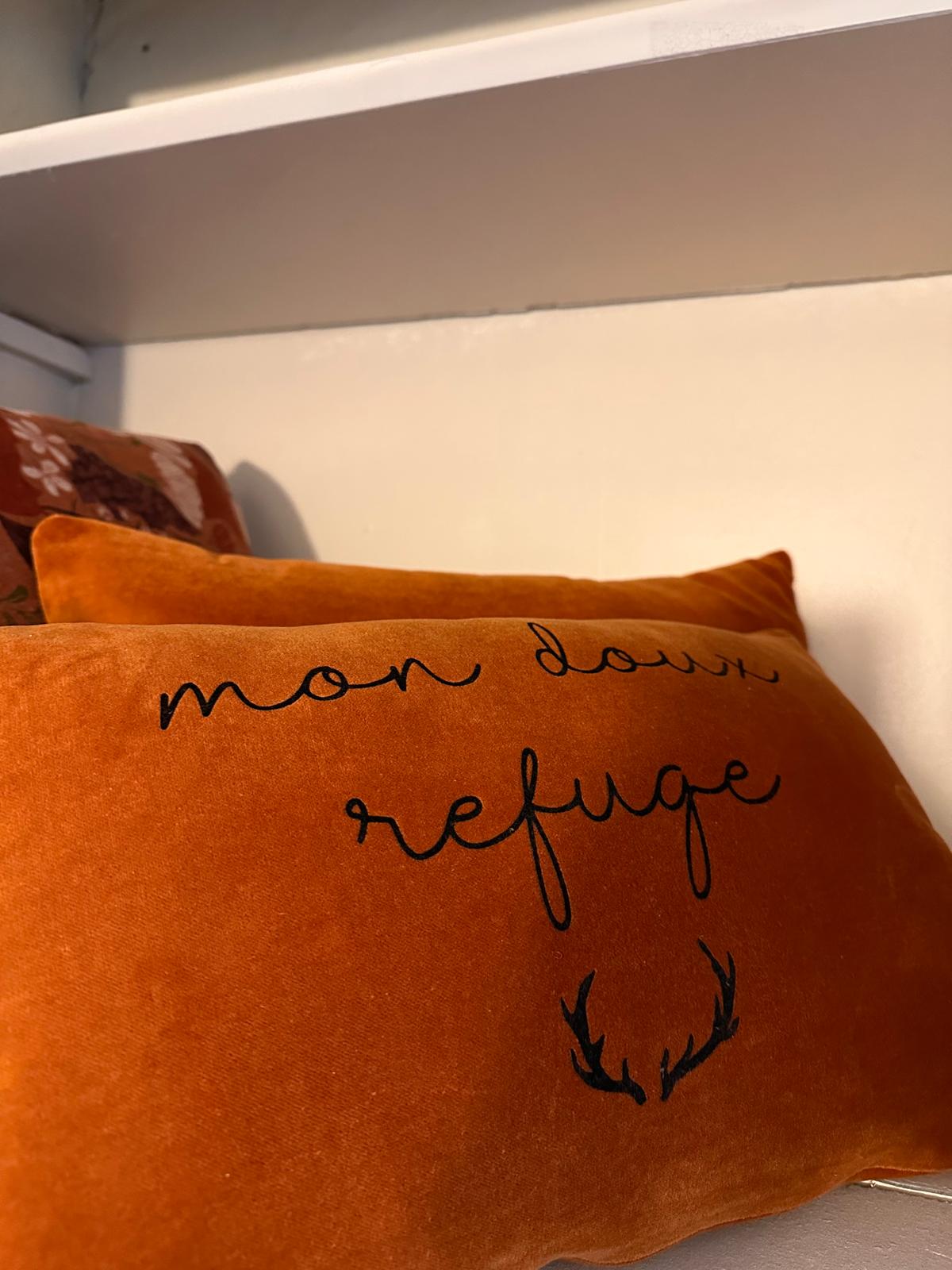 Coussin rectangle velours «  mon doux refuge »