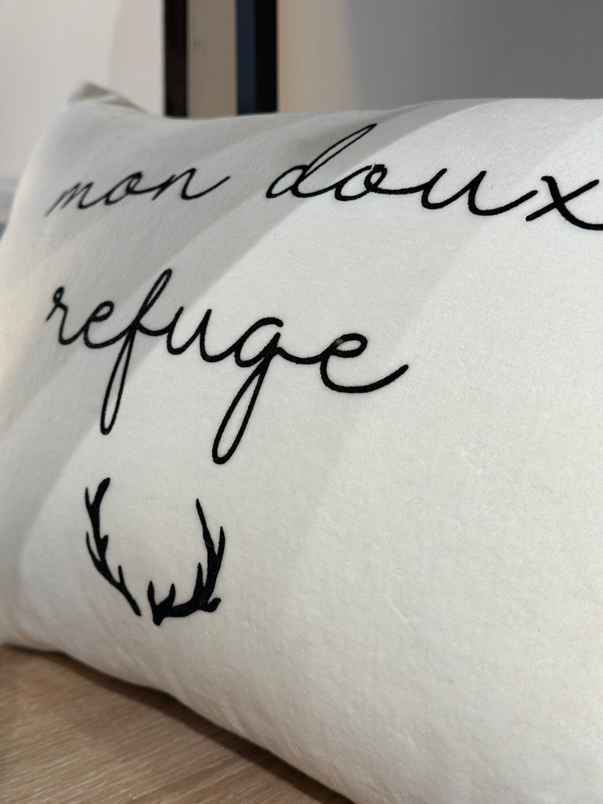 Coussin rectangle velours «  mon doux refuge »